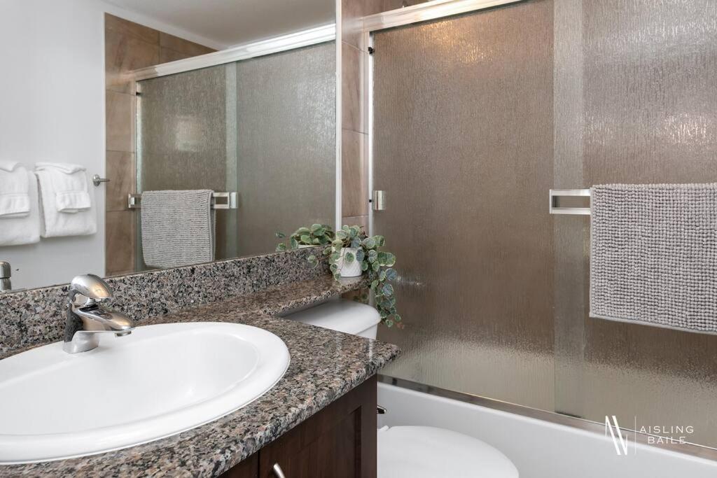 Appartement Chic Retreat, Modern, Pool, Hot Tub, Gym Invermere
