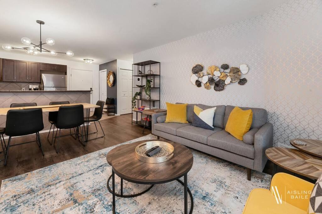 Chic Retreat, Modern, Pool, Hot Tub, Gym Apartment Invermere