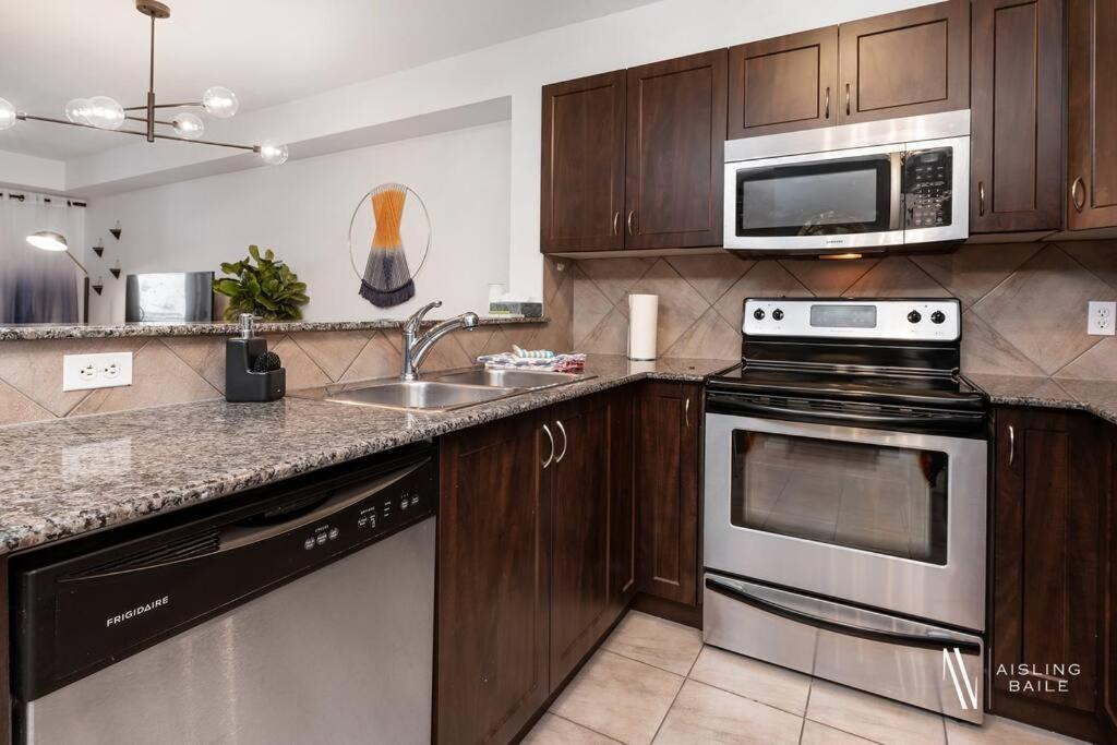 Chic Retreat, Modern, Pool, Hot Tub, Gym Invermere