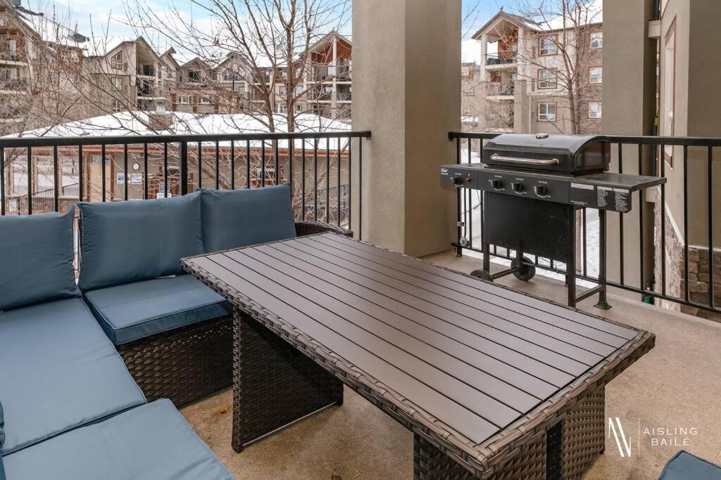 Apartment Chic Retreat, Modern, Pool, Hot Tub, Gym Invermere