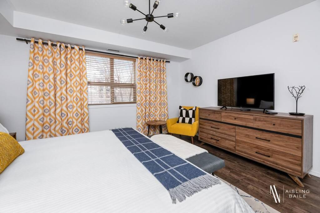 Chic Retreat, Modern, Pool, Hot Tub, Gym Invermere